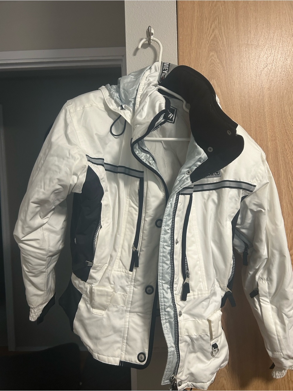 Obermeyer White and Black Women's Ski Jacket